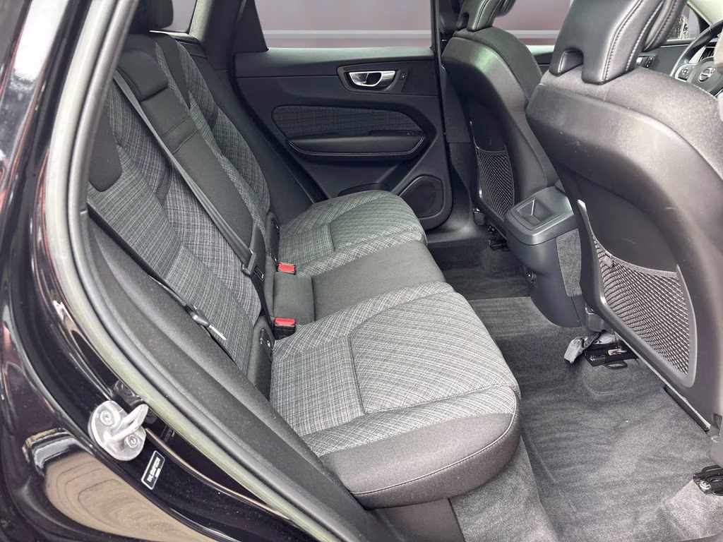 2023 Onyx Black Metallic Volvo XC60 B5 Core AWD SUV