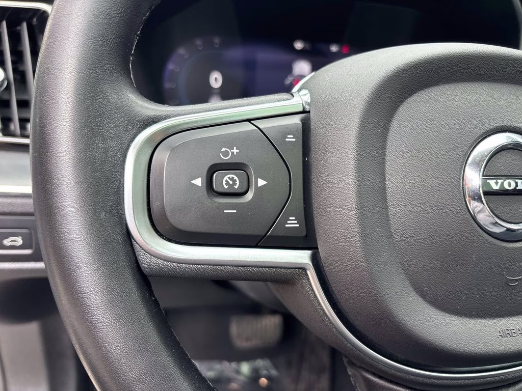 2023 Onyx Black Metallic Volvo XC60 B5 Core AWD SUV