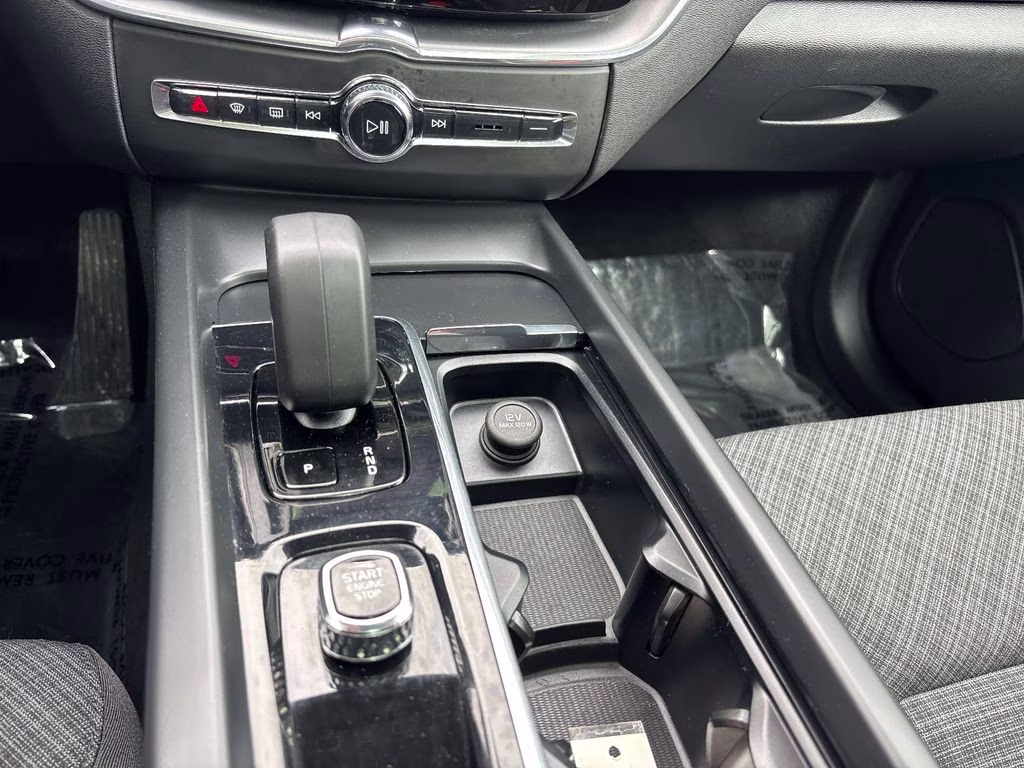 2023 Onyx Black Metallic Volvo XC60 B5 Core AWD SUV