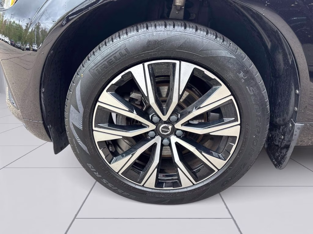 2023 Onyx Black Metallic Volvo XC60 B5 Core AWD SUV