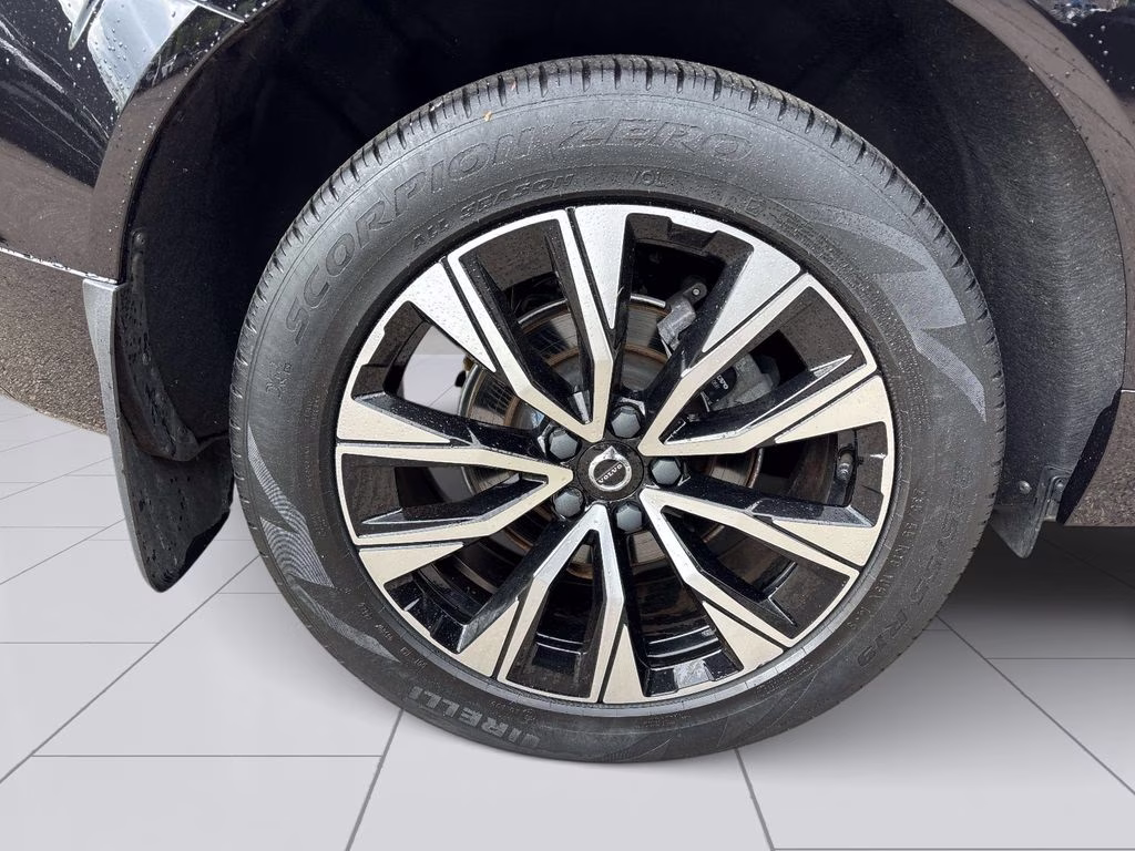 2023 Onyx Black Metallic Volvo XC60 B5 Core AWD SUV