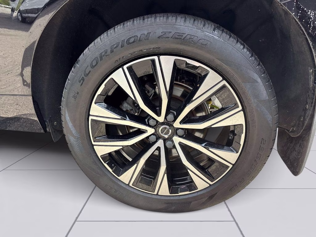 2023 Onyx Black Metallic Volvo XC60 B5 Core AWD SUV