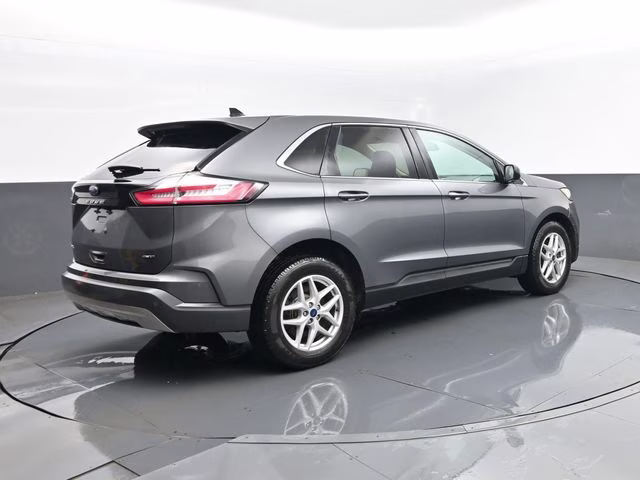 2022 Gray Metallic Ford Edge SEL AWD SUV