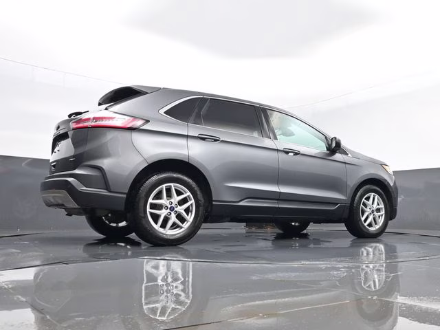 2022 Gray Metallic Ford Edge SEL AWD SUV
