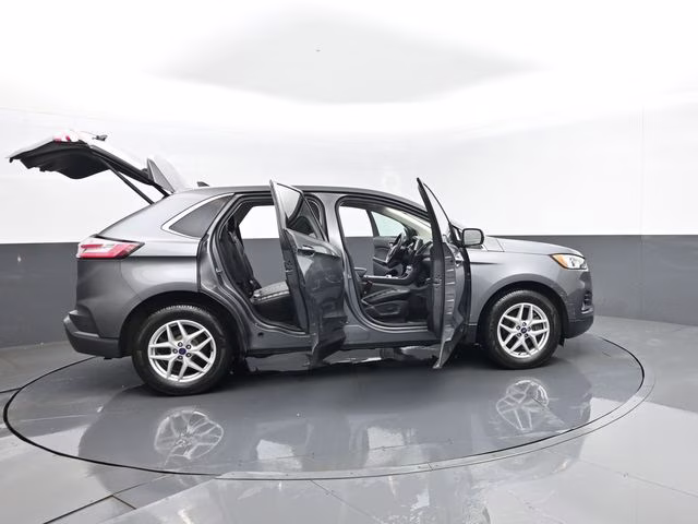 2022 Gray Metallic Ford Edge SEL AWD SUV