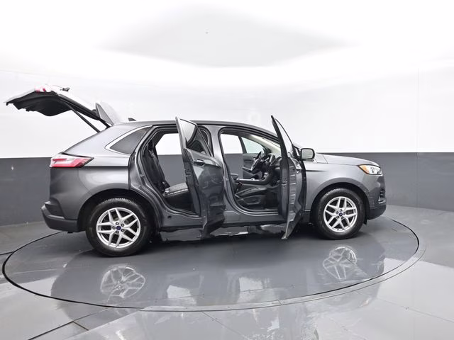 2022 Gray Metallic Ford Edge SEL AWD SUV