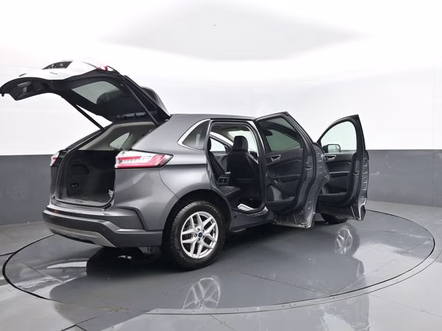 2022 Gray Metallic Ford Edge SEL AWD SUV
