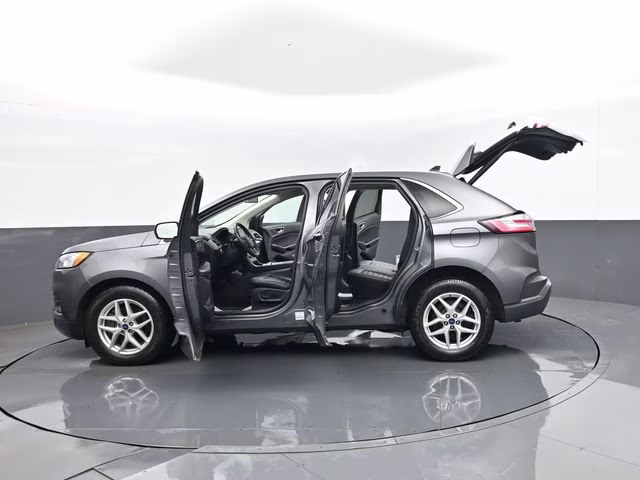 2022 Gray Metallic Ford Edge SEL AWD SUV