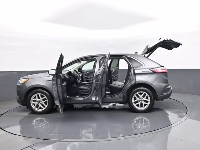 2022 Gray Metallic Ford Edge SEL AWD SUV