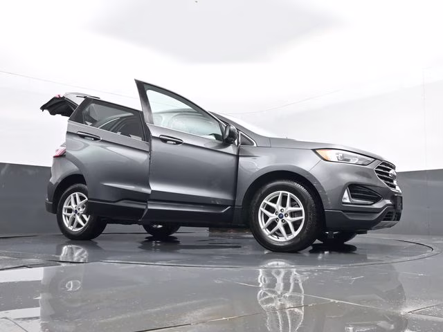 2022 Gray Metallic Ford Edge SEL AWD SUV