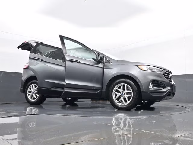 2022 Gray Metallic Ford Edge SEL AWD SUV