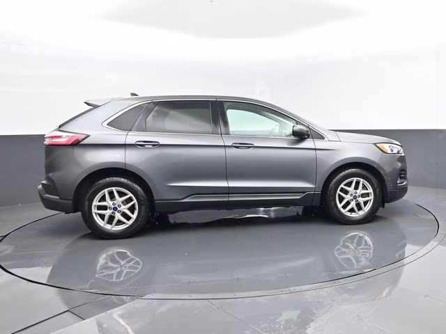 2022 Gray Metallic Ford Edge SEL AWD SUV