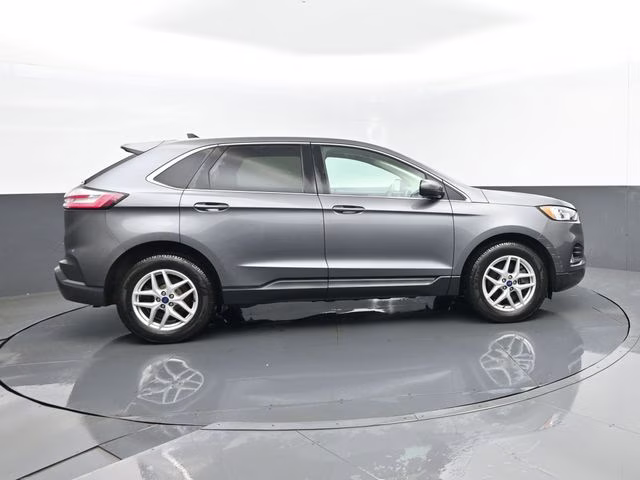 2022 Gray Metallic Ford Edge SEL AWD SUV