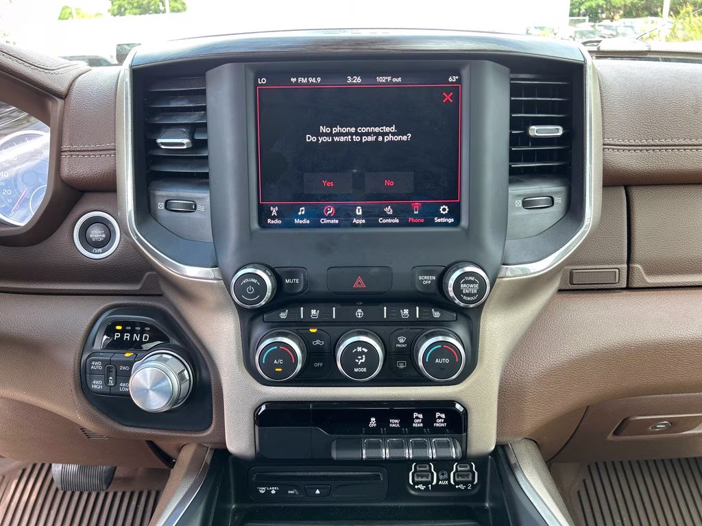 2019 Diamond Black Crystal Pearlcoat Ram 1500 Laramie 4X4 Truck