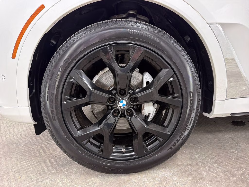 2021 Mineral White Metallic BMW X7 xDrive40i AWD SUV