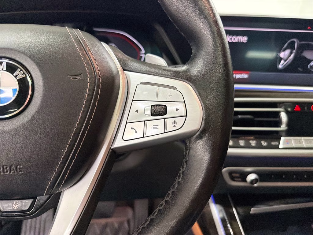 2021 Mineral White Metallic BMW X7 xDrive40i AWD SUV