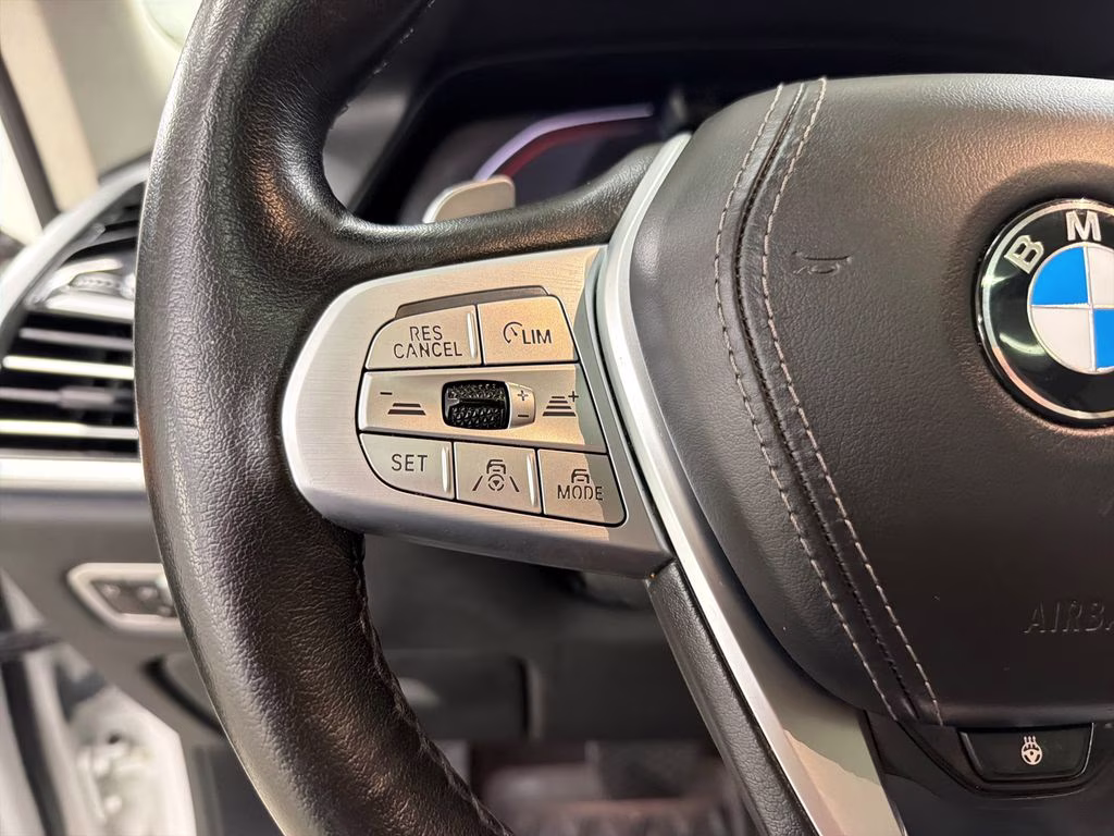 2021 Mineral White Metallic BMW X7 xDrive40i AWD SUV