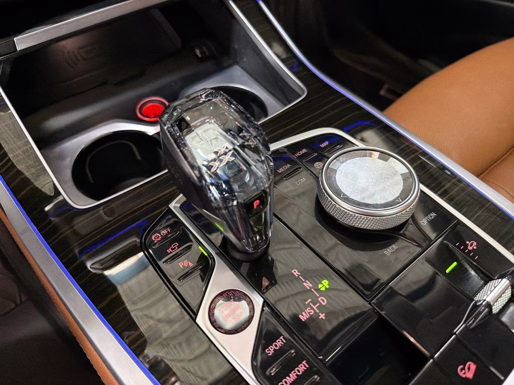2021 Mineral White Metallic BMW X7 xDrive40i AWD SUV