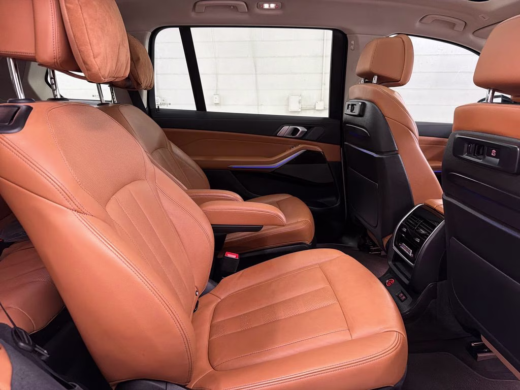 2021 Mineral White Metallic BMW X7 xDrive40i AWD SUV