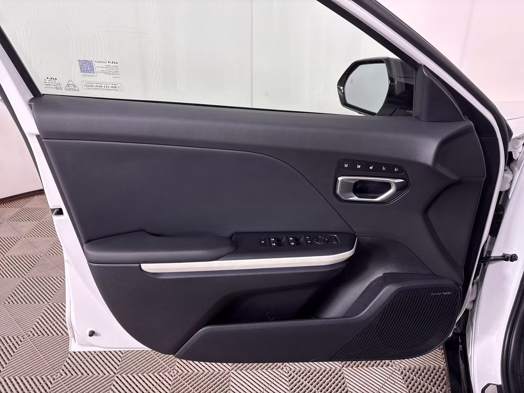2026 Snow White Pearl Kia K4 GT-Line Turbo FWD Hatchback