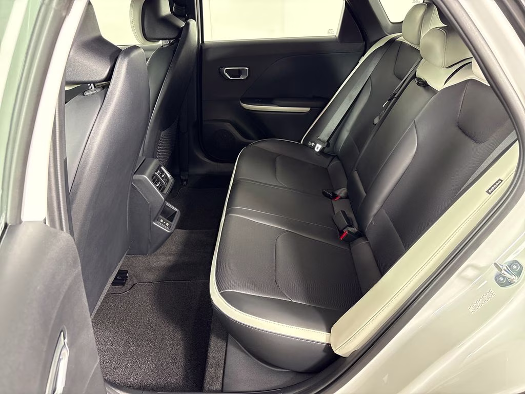 2026 Snow White Pearl Kia K4 GT-Line Turbo FWD Hatchback