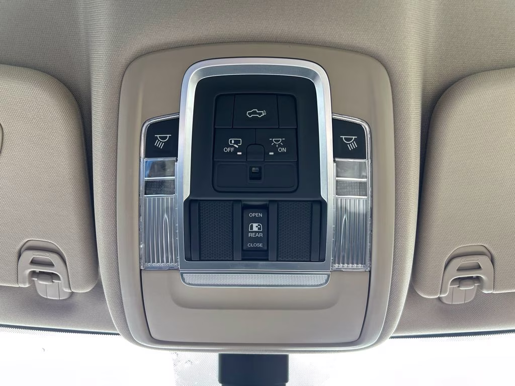 2019 Diamond Black Crystal Pearlcoat Ram 1500 Laramie 4X4 Truck