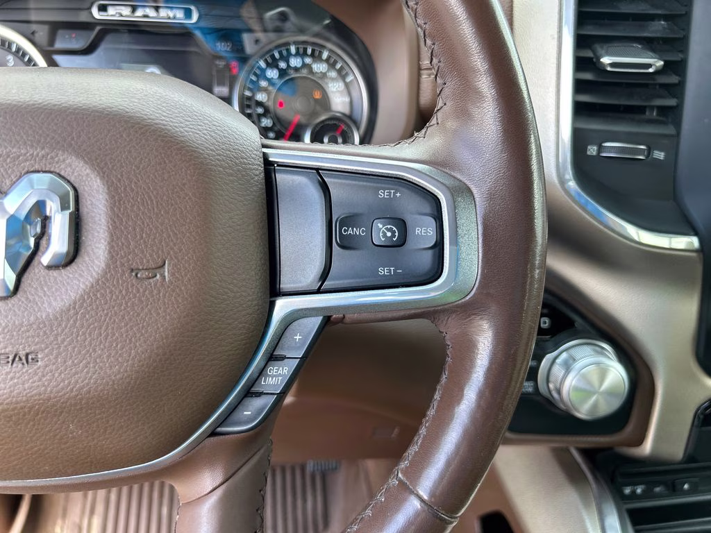 2019 Diamond Black Crystal Pearlcoat Ram 1500 Laramie 4X4 Truck
