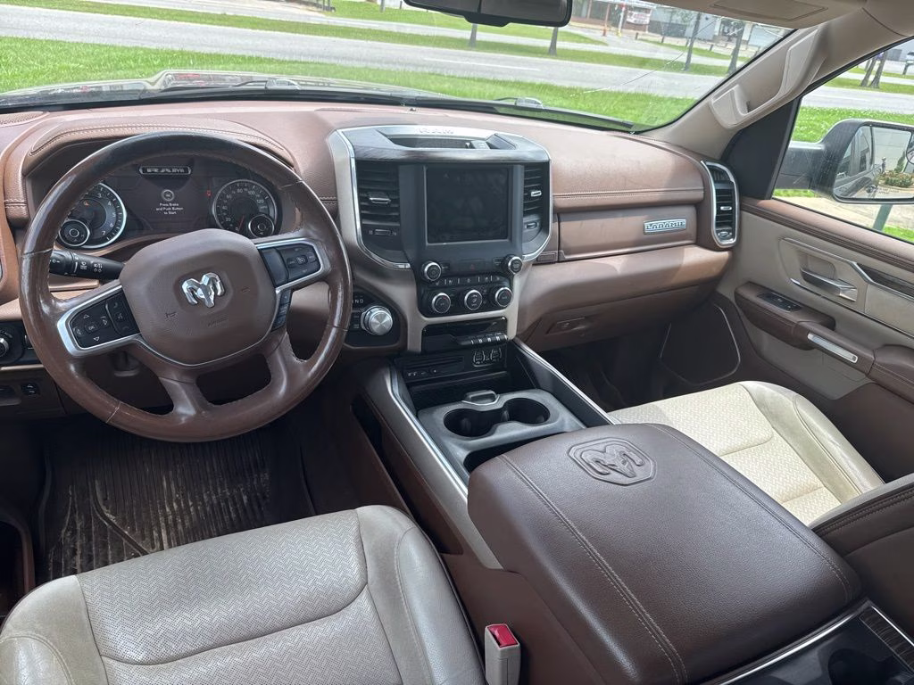 2019 Diamond Black Crystal Pearlcoat Ram 1500 Laramie 4X4 Truck