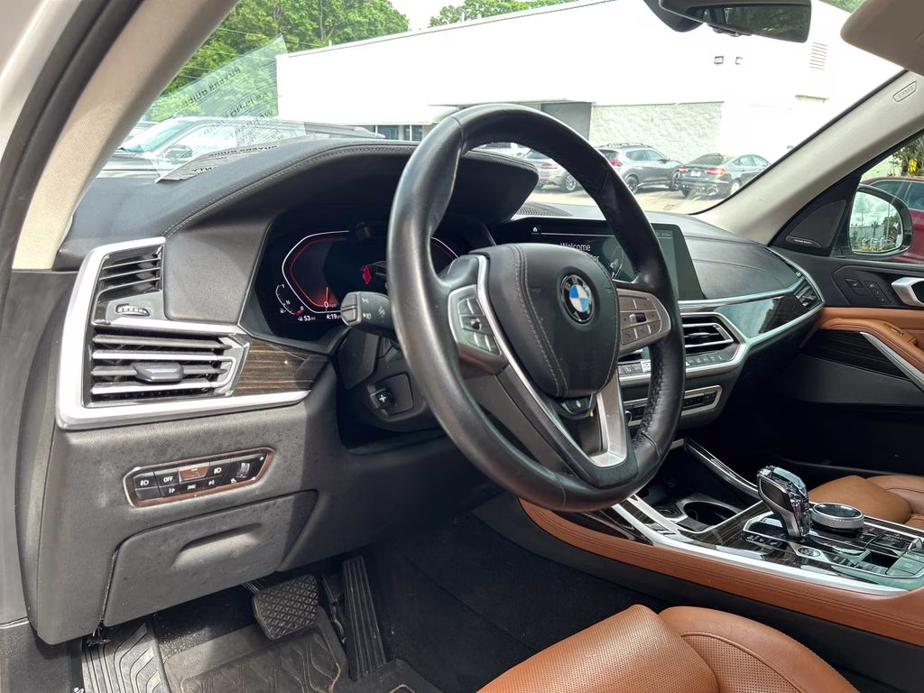2021 Mineral White Metallic BMW X7 xDrive40i AWD SUV