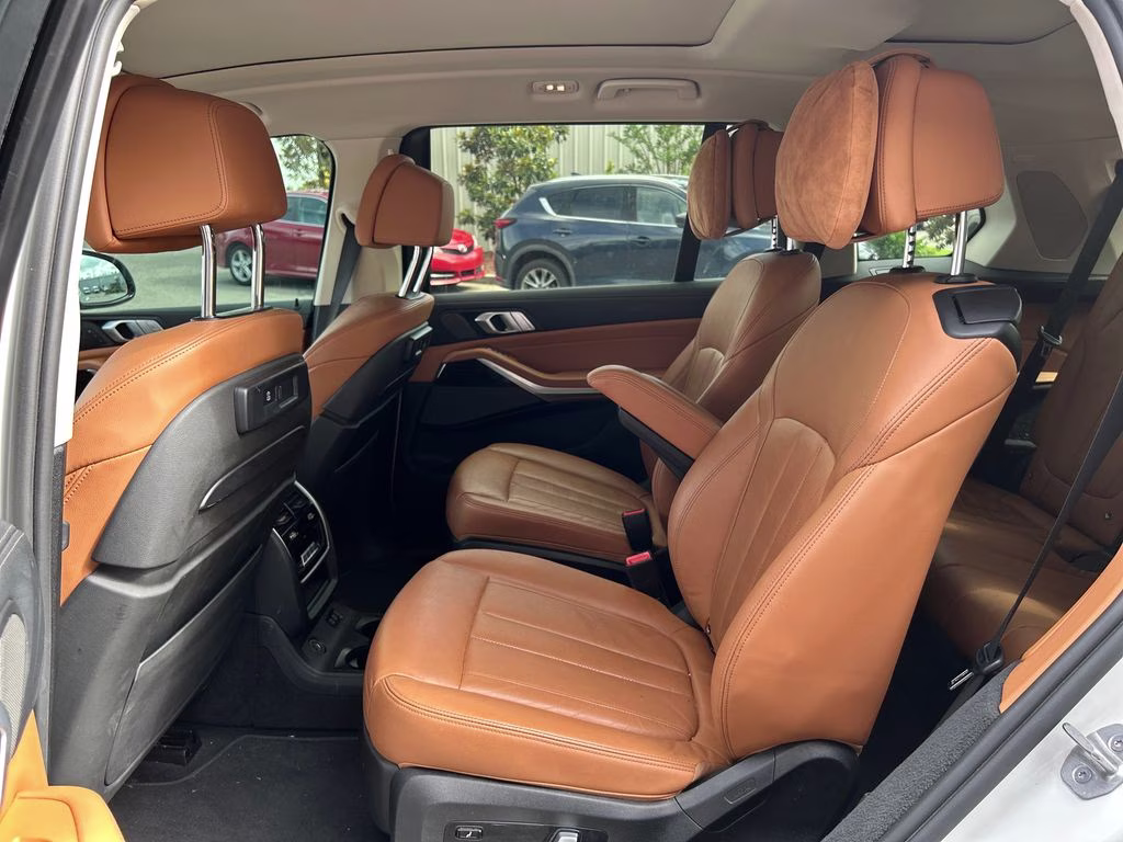2021 Mineral White Metallic BMW X7 xDrive40i AWD SUV