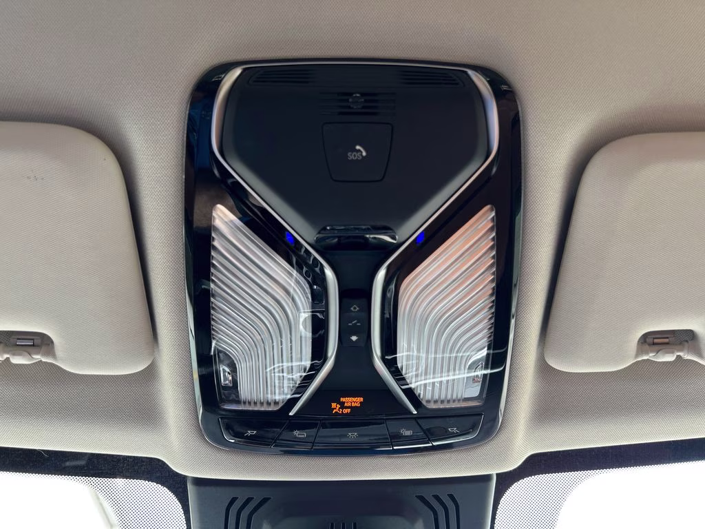 2021 Mineral White Metallic BMW X7 xDrive40i AWD SUV