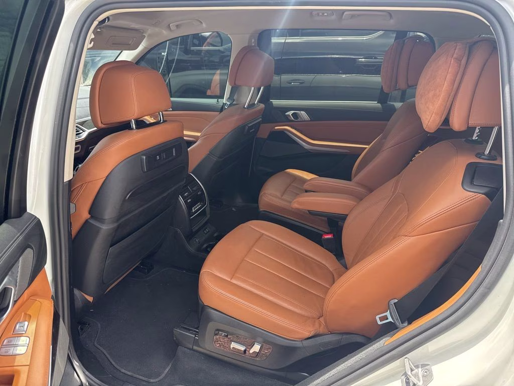 2021 White Metallic BMW X7 xDrive40i AWD SUV