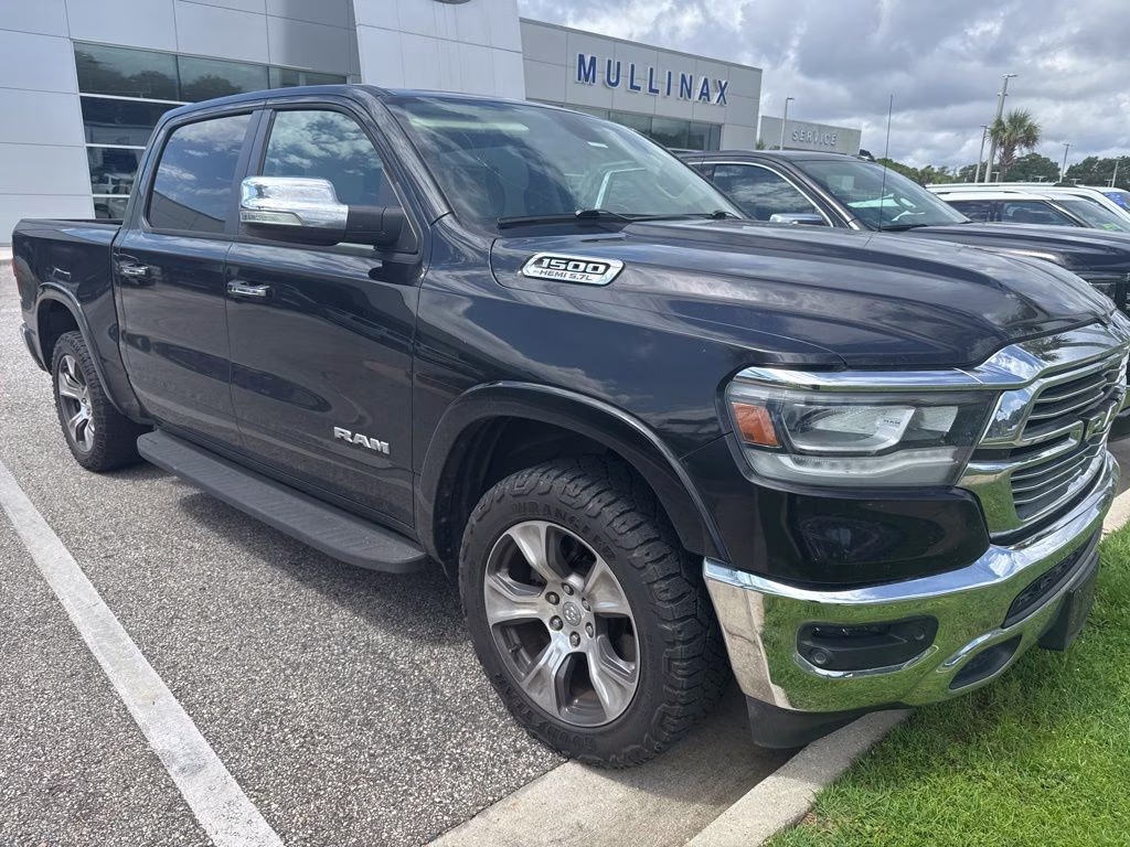 2019 Diamond Black Crystal Pearlcoat Ram 1500 Laramie 4X4 Truck