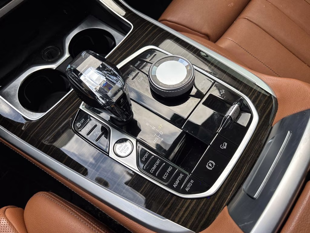 2021 Mineral White Metallic BMW X7 xDrive40i AWD SUV