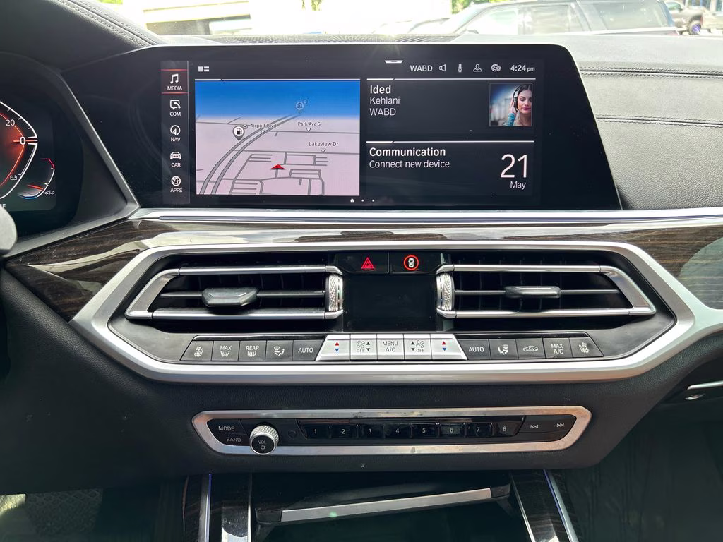 2021 Mineral White Metallic BMW X7 xDrive40i AWD SUV