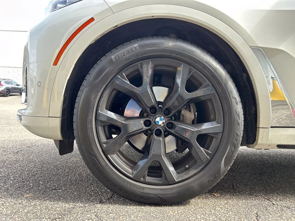 2021 Mineral White Metallic BMW X7 xDrive40i AWD SUV
