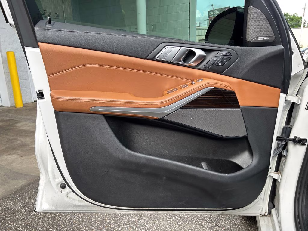 2021 Mineral White Metallic BMW X7 xDrive40i AWD SUV