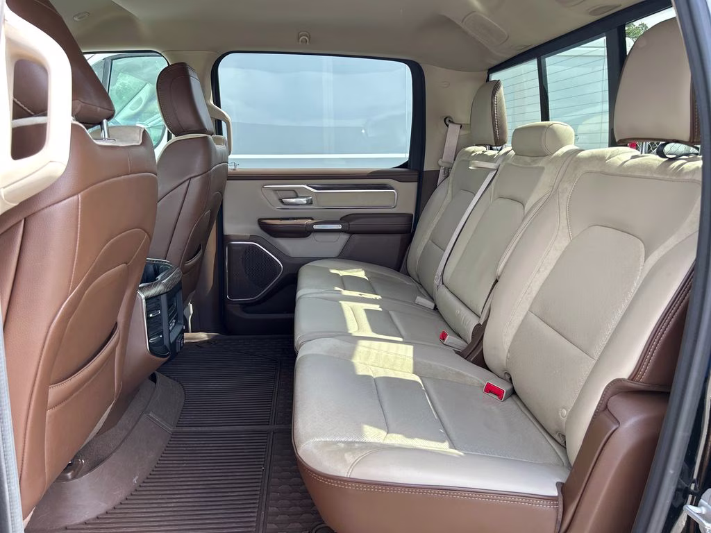 2019 Diamond Black Crystal Pearlcoat Ram 1500 Laramie 4X4 Truck