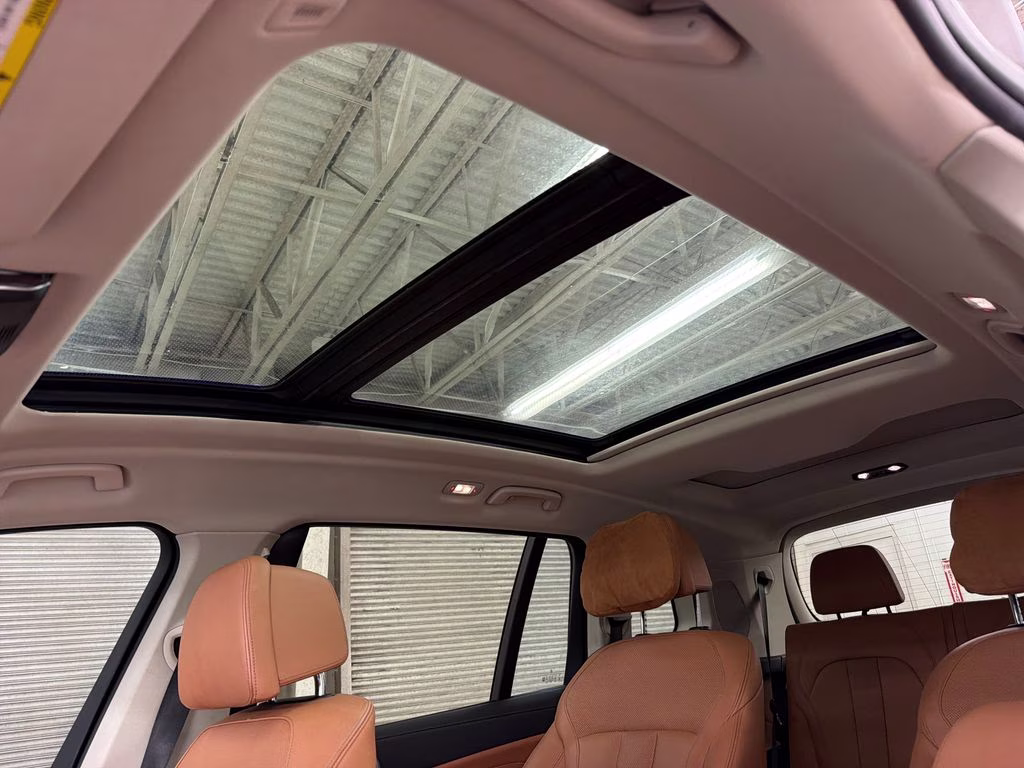 2021 Mineral White Metallic BMW X7 xDrive40i AWD SUV