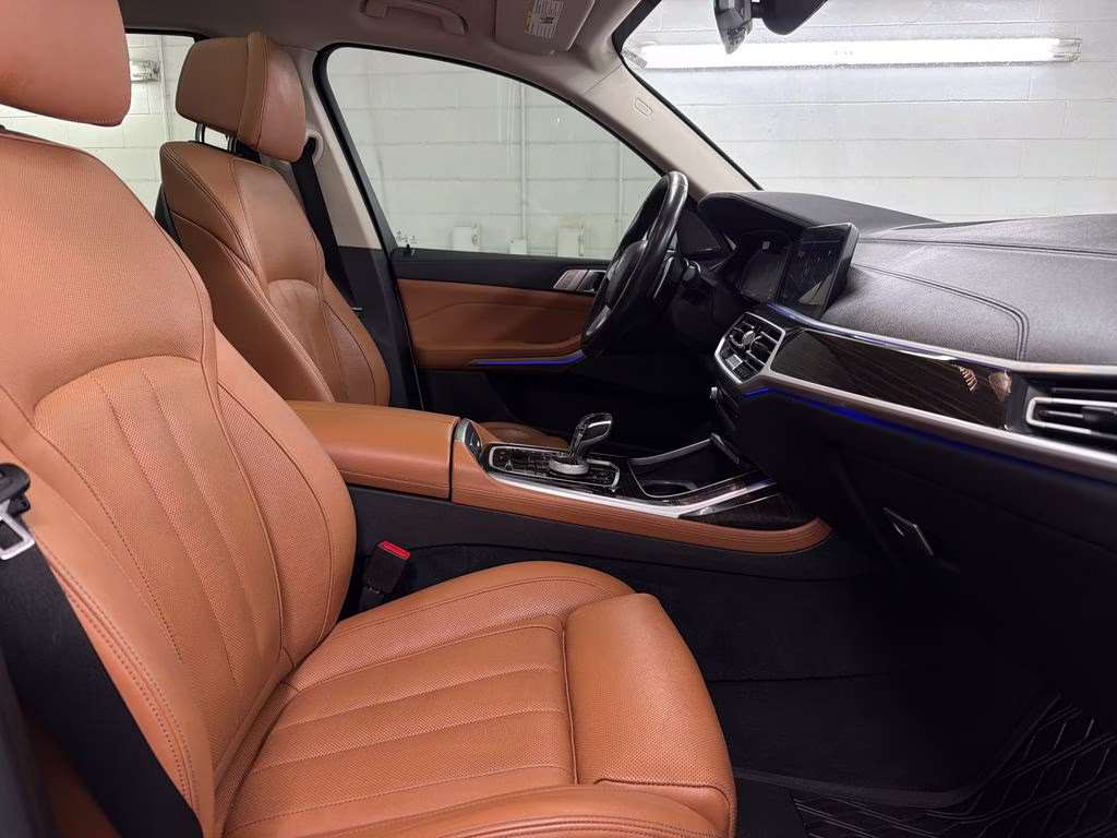 2021 Mineral White Metallic BMW X7 xDrive40i AWD SUV