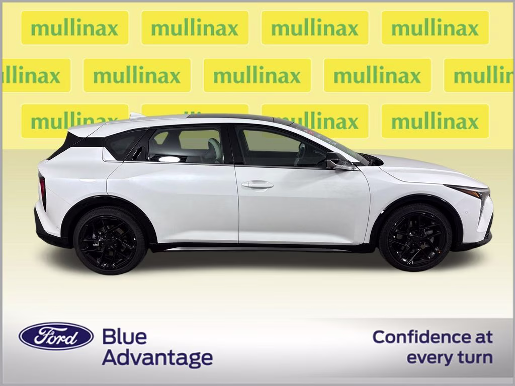 2026 Snow White Pearl Kia K4 GT-Line Turbo FWD Hatchback