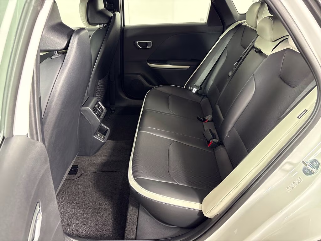 2026 Snow White Pearl Kia K4 GT-Line Turbo FWD Hatchback