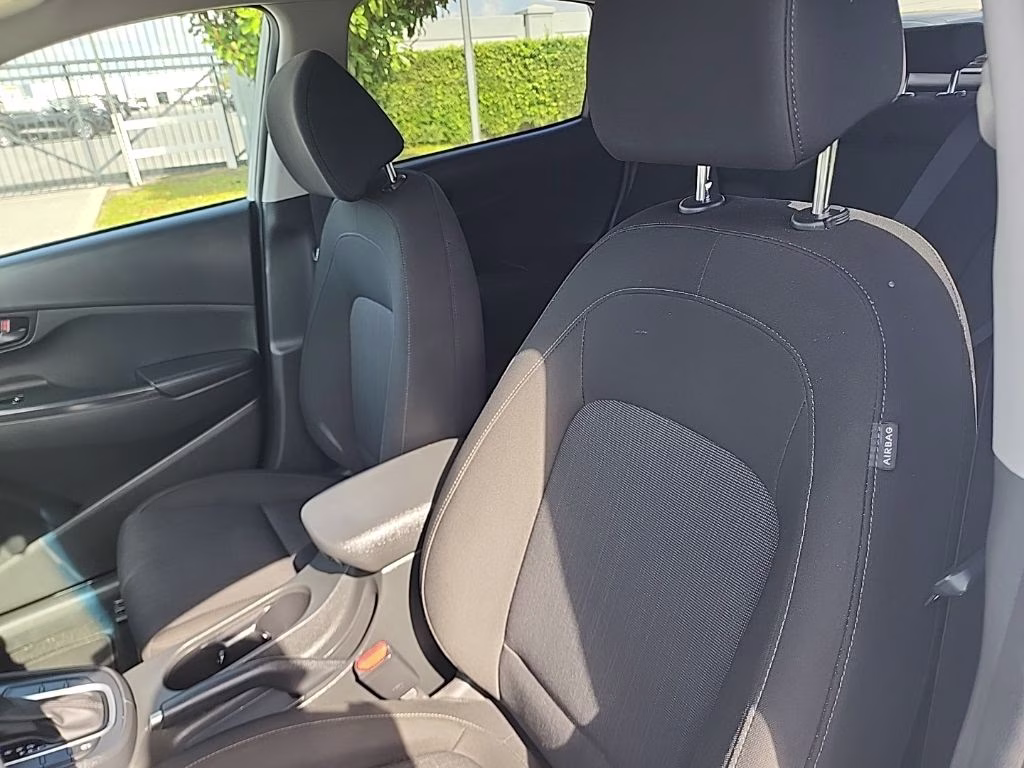 2022 Lunar White Hyundai Kona SEL FWD SUV