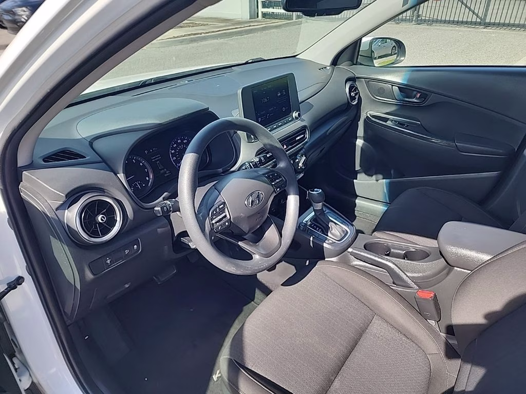 2022 Lunar White Hyundai Kona SEL FWD SUV