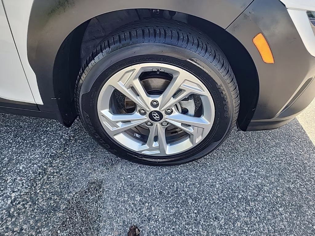 2022 Lunar White Hyundai Kona SEL FWD SUV