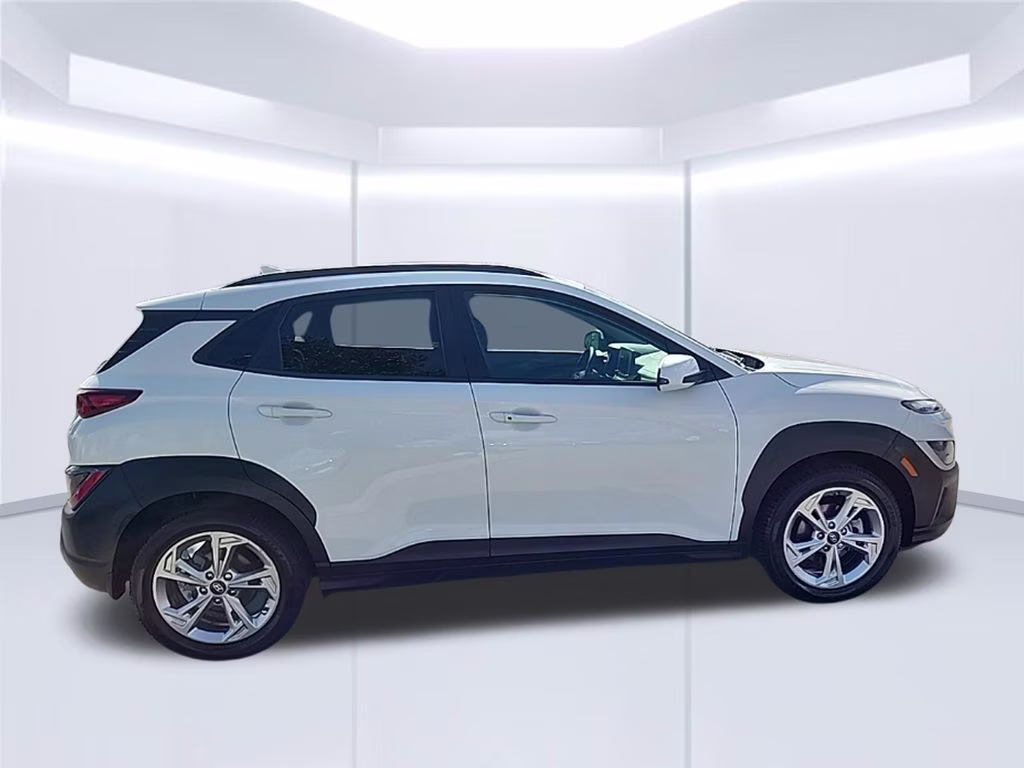 2022 Lunar White Hyundai Kona SEL FWD SUV