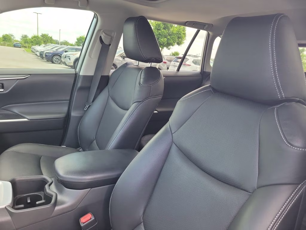 2024 Silver Sky Metallic Toyota RAV4 Hybrid XLE AWD SUV