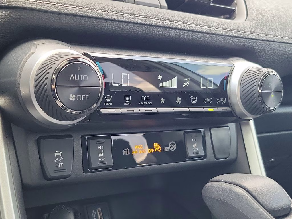 2024 Silver Sky Metallic Toyota RAV4 Hybrid XLE AWD SUV