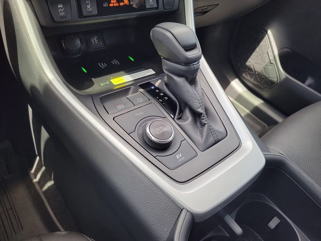 2024 Silver Sky Metallic Toyota RAV4 Hybrid XLE AWD SUV