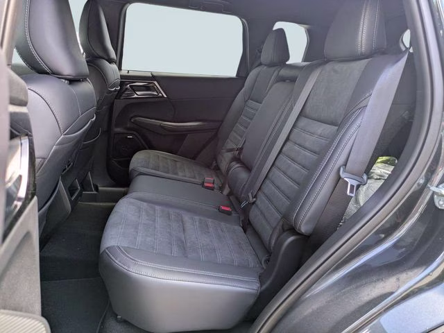 2026 Graphite Gray Mitsubishi Outlander LE FWD SUV